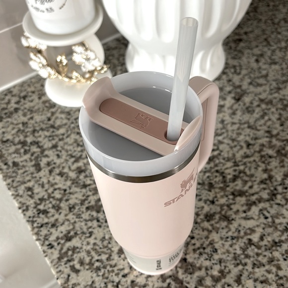 NEW Pink Stanley Cup/Tumbler💕 - Picture 2 of 3